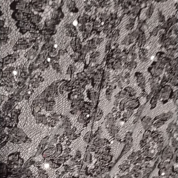 Black and White Scoop Neck 3/4 Sleeve Boxy Cut Out Blouse - Picture 5 of 5